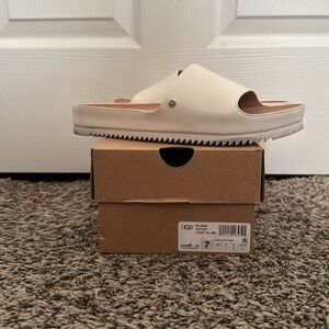 UGG Jane Patent Slides